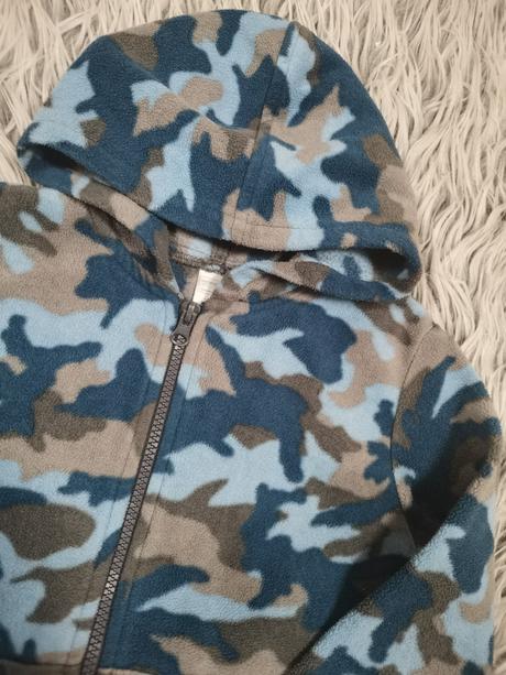 Maskáčova mikina, 104