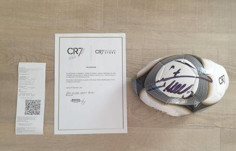 Futbalova lopta s orig. podpisom cristiana ronalda,