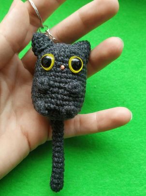 Háčkovaná kľúčenka mačiatko, 