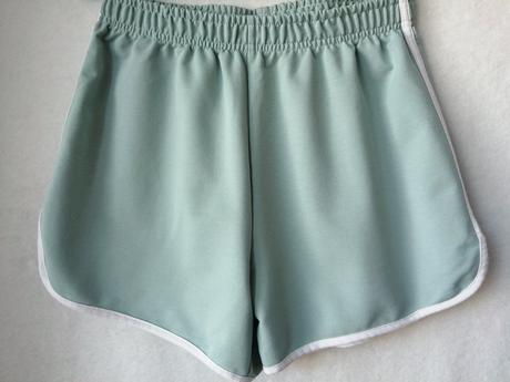 Pekné pohodlné kraťasy, c&a,38
