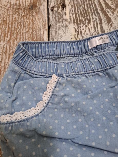 Dievcenske kratasy, 98