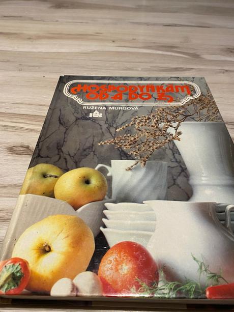 Retro stará kuchárska kniha hospodyňkám od a po z,