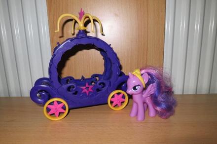 My little pony v kočiari,