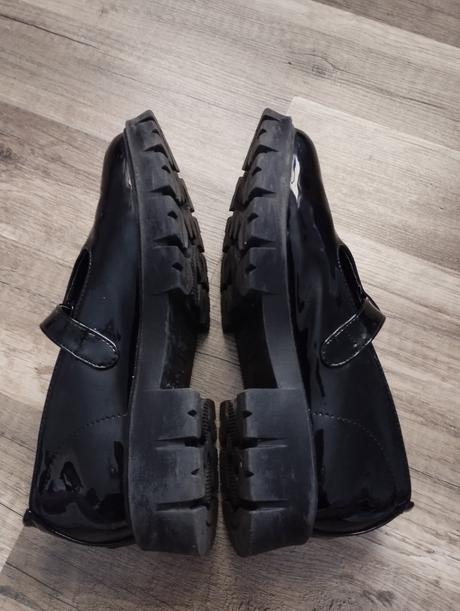 Lakované topánky, 35