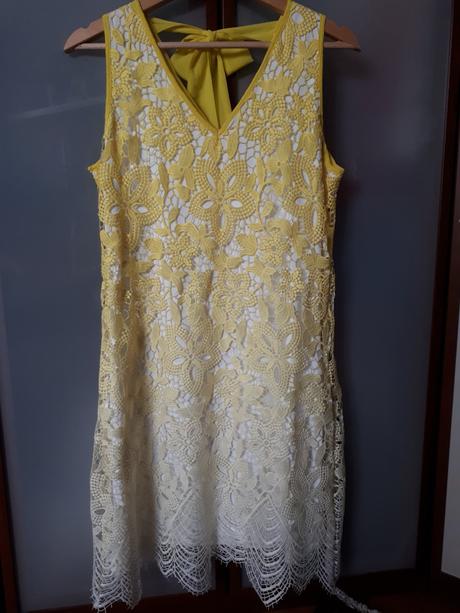 Dámske krajkové šaty, m