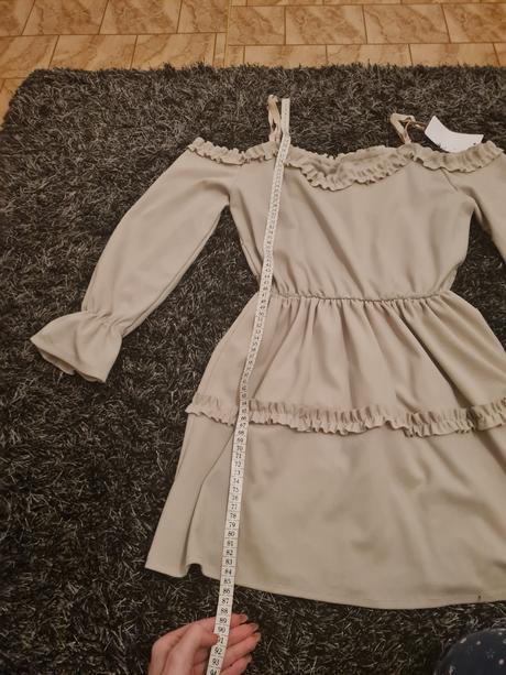 Šaty s odhalenymi rukavmi, m