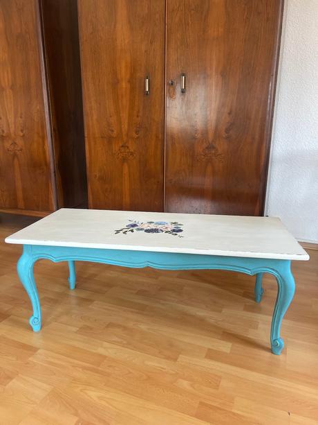 Drevený konferenčný stolik wildflowers,