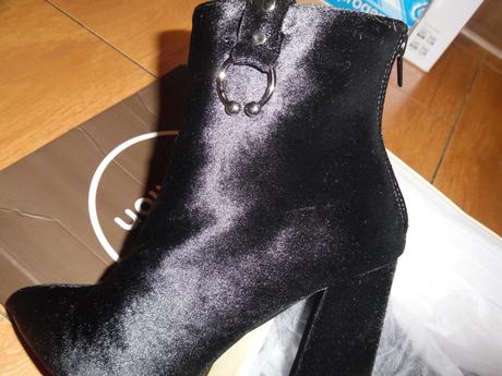 Zamatové kotníčky, 40