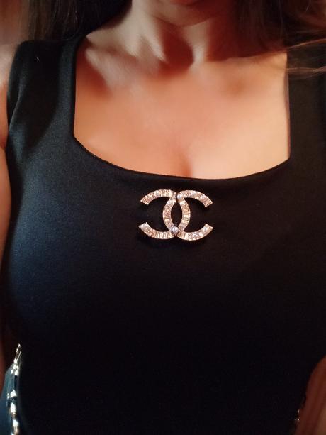 Luxusné šaty s opaskom, m