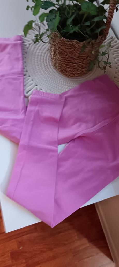 Ružové legíny, 128