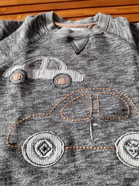 Mikinka s nasitymi autickami, next,92