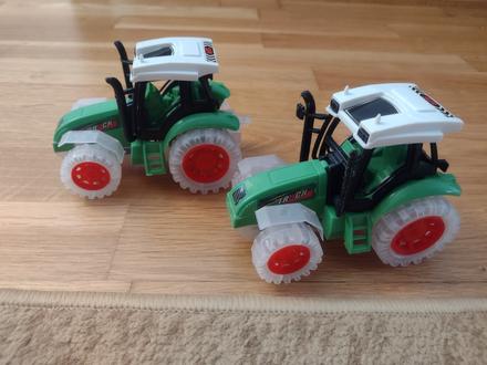 Traktor - 2 kusy,