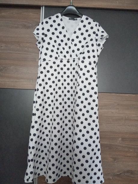 Bodkove šaty boohoo, 42