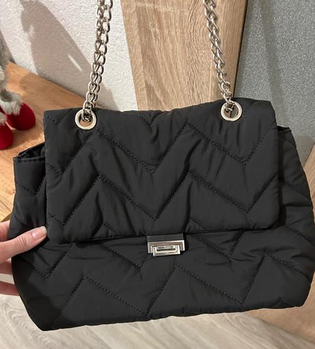 Čierna kabelka, sinsay