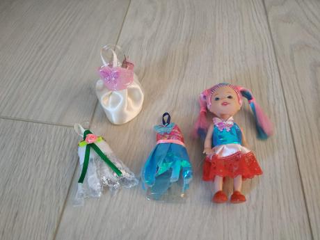 Malá bábika so šatôčkami, 