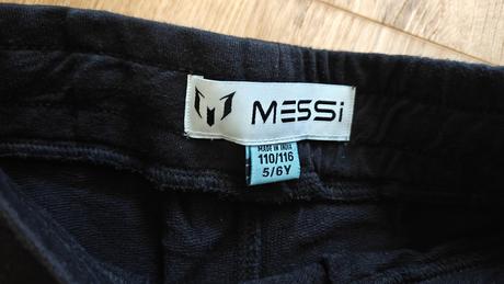 Messi čierne kraťasy, 110
