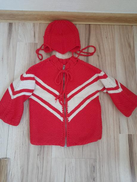 Sveter s čiapkou, 86