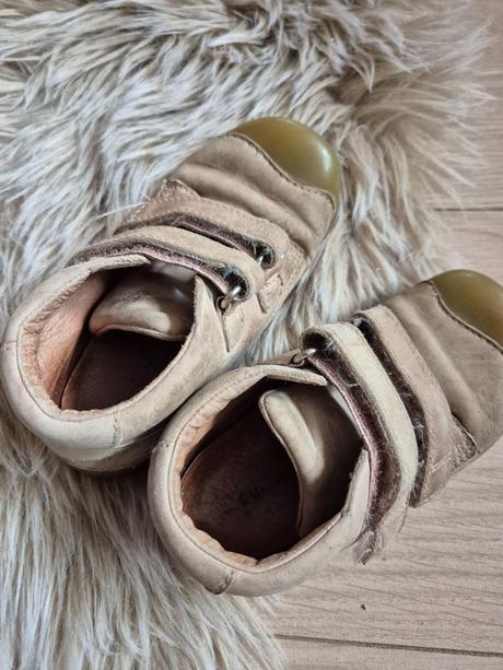 Rožove bundgaardy, bundgaard,25