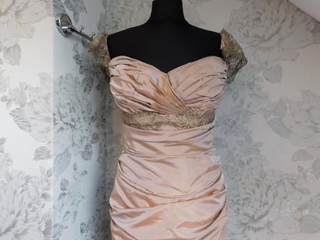 Kvalitne slavnostne saty, 38