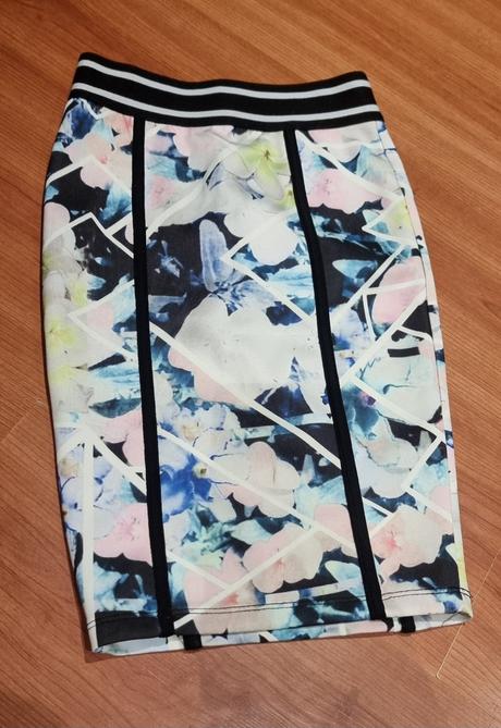 Úzka ceruzková sukňa zn.coolcat, 122