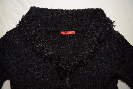 Krátky čierny svetrík, m