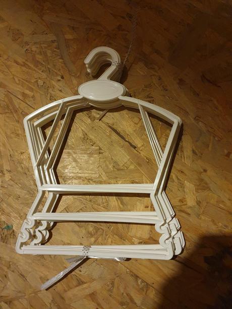 Vešiaky pre bábätkovské oblečko, 