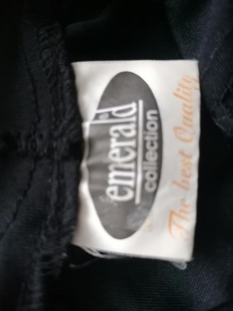 Čierna vesta s kapucňou /elegantná športová /, s