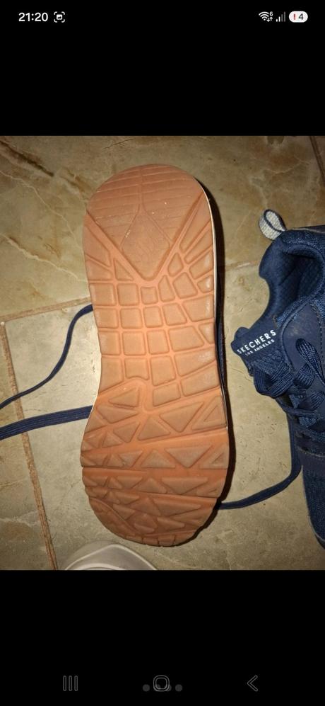 Sketchers, skechers,35