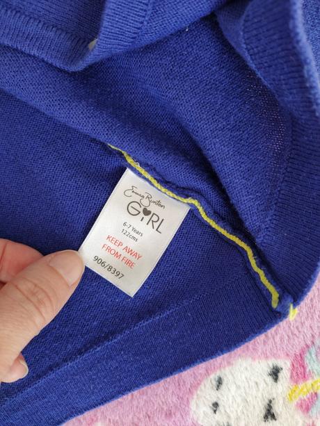 Tenký svetrík, 122