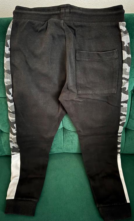 Tepláky s čiernobielym maskáčom, f&f,134