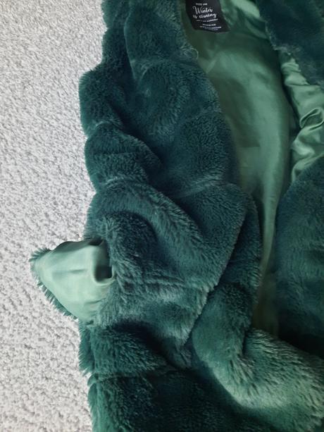 Kožušinova vesta, reserved,146