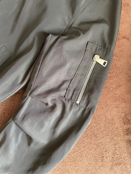 Tenká bunda bombera., s