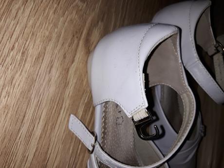 Slávnostné topánky, 33