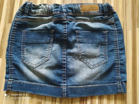 Predám dievčenskú sukňu, takko,152