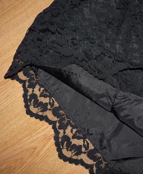 Čipkovaná sukňa, 36