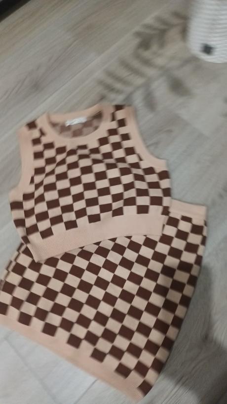 Moderný komplet,top + sukňa,úplet, xs