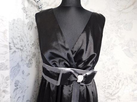 Luxusne velmi pekne saty, 40