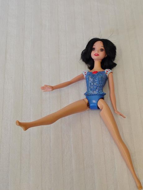 Zberateľská retro bábika snehulienka, mattel cfb77,