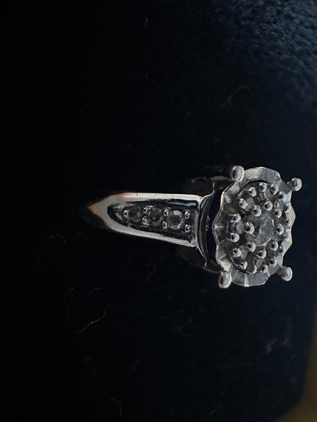 Prsteň z bieleho zlata 14k s diamantmi zn. izlato,