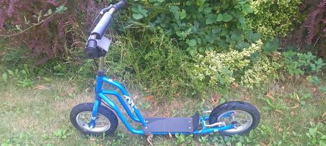 Kolobezka s nafukovacimi kolesami, 