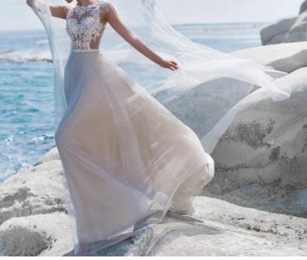 Nádherné spoločenské šaty s holým chrbtom, s