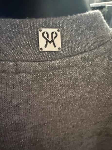 Úpletové sivo-strieborné šaty zn. magenta, l / m