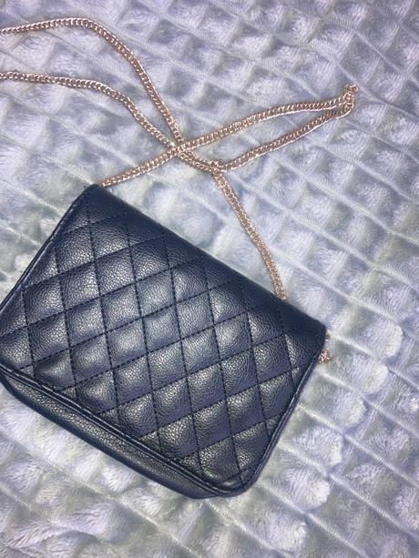 Čierna mala kabelka, 