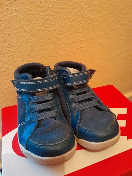 Celoročné topánky, clarks,23