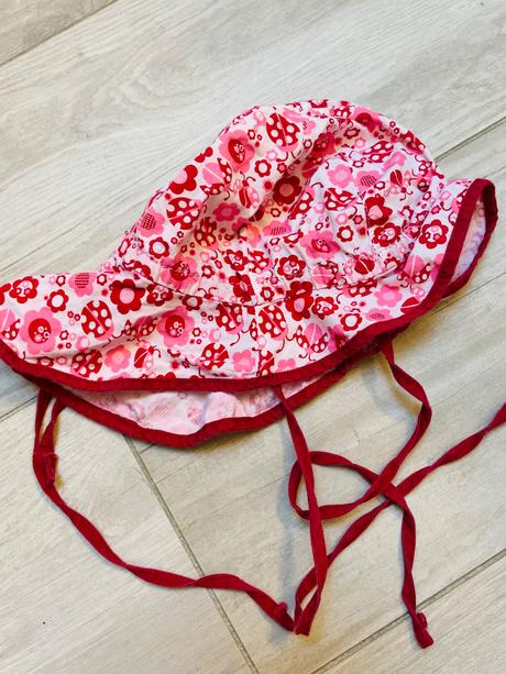 Tenký klobůčik s uvazovaním, okay,98