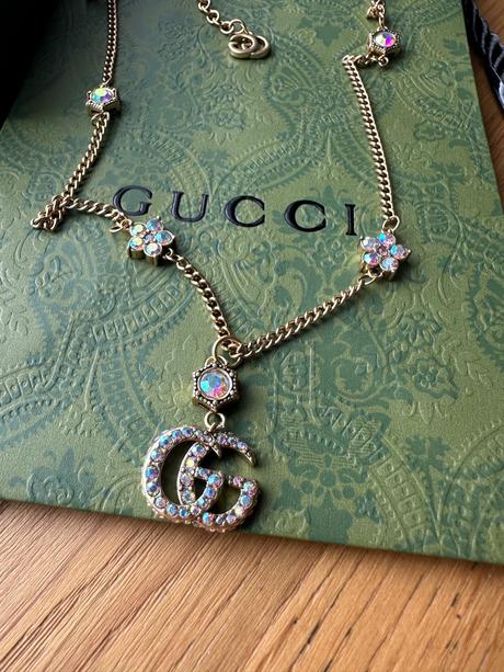 Krásny nový náhrdelník gucci s odleskami, gucci