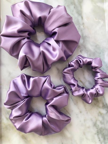 Saténová gumička scrunchie fialová, 