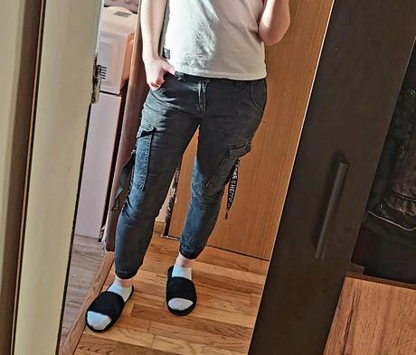 Čierne nohavice., 26