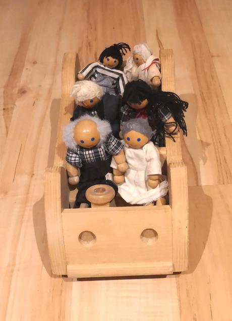 Dreveny nabytok pre babiky + auticko,