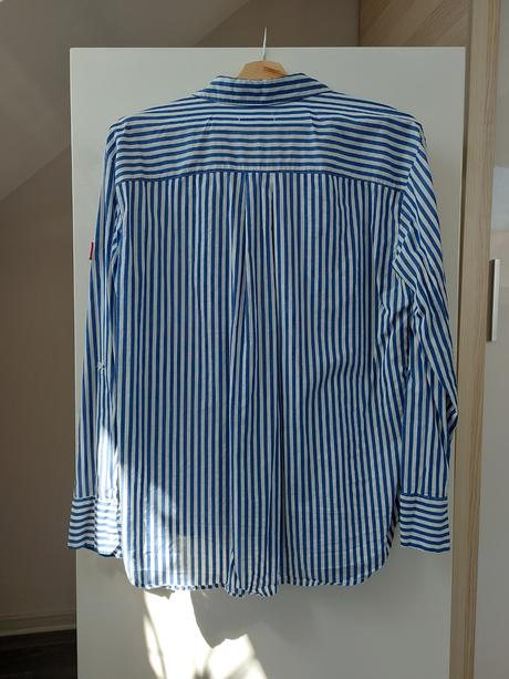 Bielo-modrá košeľa s nášivkami, sinsay,38